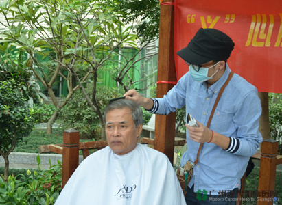 Bệnh viện Ung Bướu Hiện Đại Quảng Châu, bệnh nhân ung thư, cắt tóc miễn phí, nhân viên tình nguyện