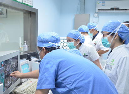 bệnh viện Ung Bướu Hiện Đại Quảng Châu, dao nano, điều trị ung thư tuyến tụy