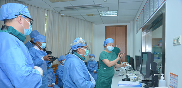 老挝医疗媒体访问团,抗癌新技术,冷冻疗法,介入疗法,圣丹福广州现代肿瘤医院